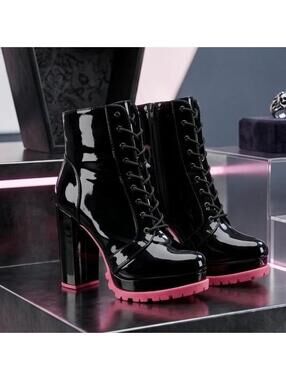 Women's Black Boot